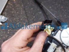 Kia sportage BAL hátsó szerkezet csatlakozó sérült ( ÚJ- Gyári)