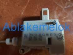 A6 (C5), Leon (MK1), Passat (b5) Csomagtér, tanksapka zármotor (1M6862159) -Bontott