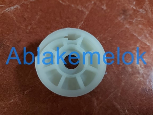 r8 je kerek (1) r8 je kerek (1)